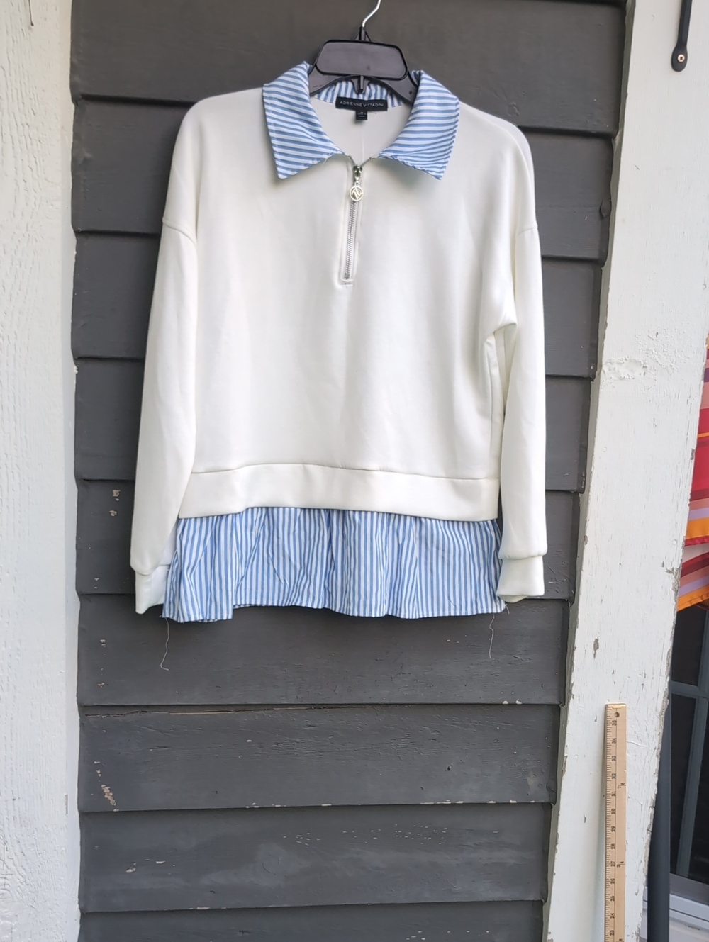 White Pullover Sweater with Blue Stripe Shirt-Style Hem Size Medium NWTG